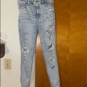 BRAND NEW American Eagle Light Wash Ripped High Waisted Jeans Size 8 Short!